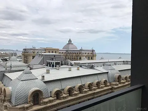 Satılır 4 otaqlı mənzil 176 m²