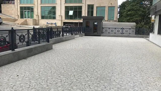 Satılır 4 otaqlı mənzil 176 m²