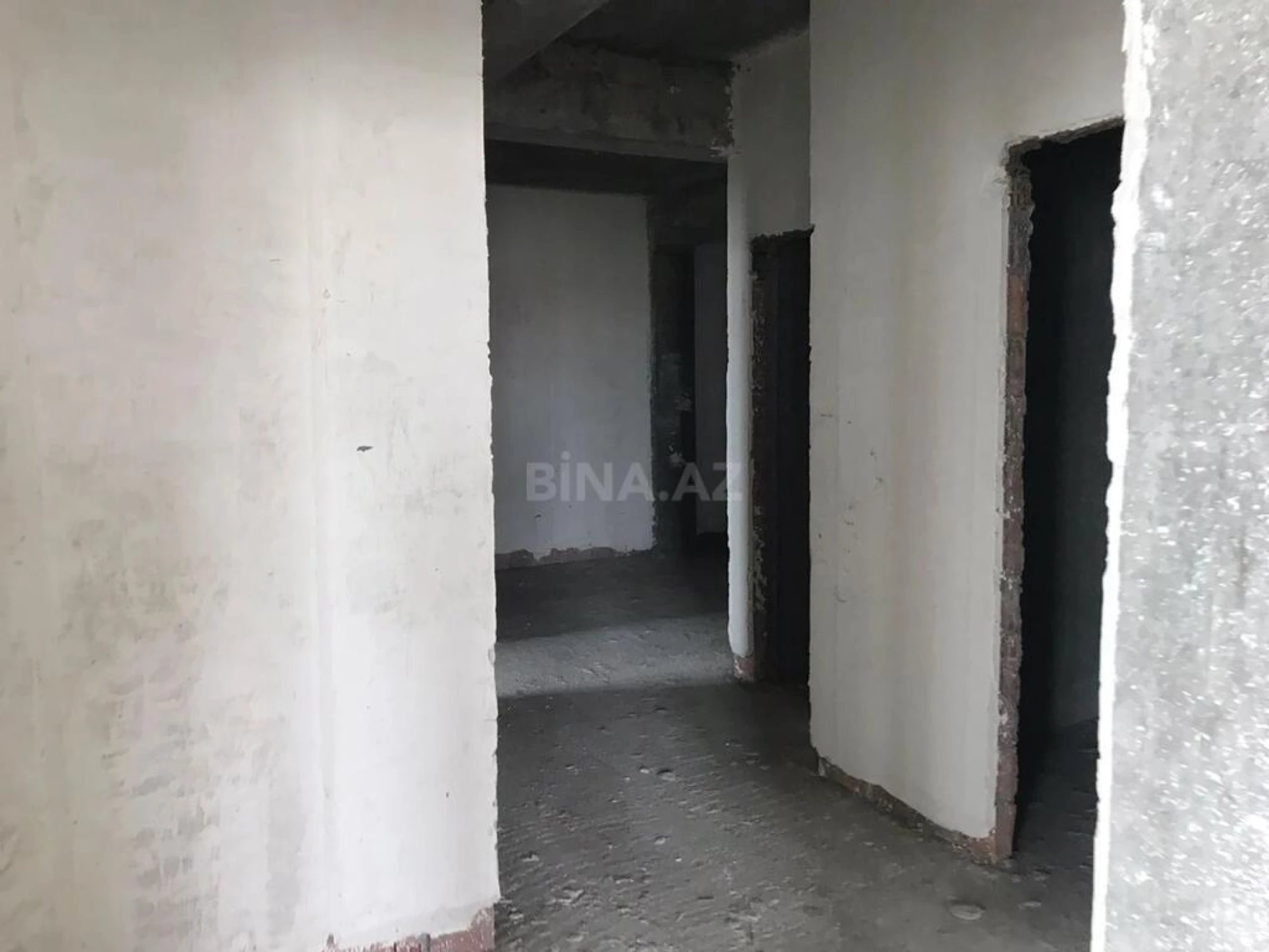 Satılır 4 otaqlı mənzil 176 m²