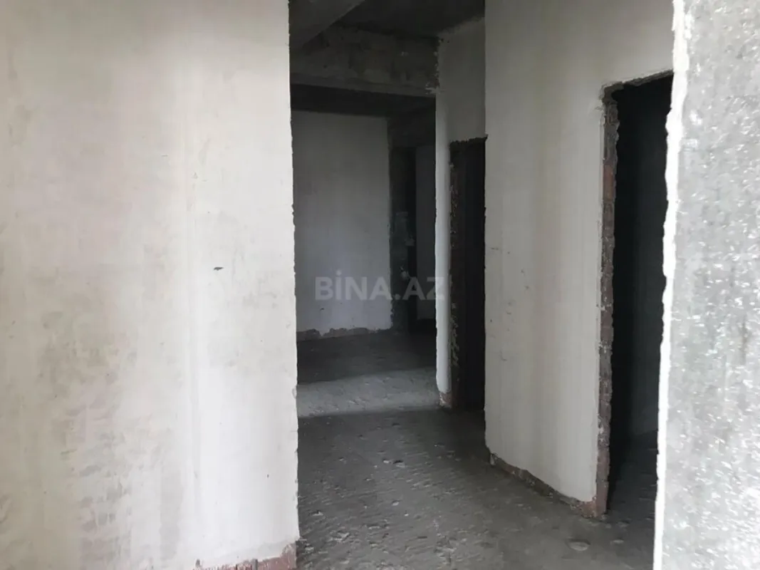Satılır 4 otaqlı mənzil 176 m²