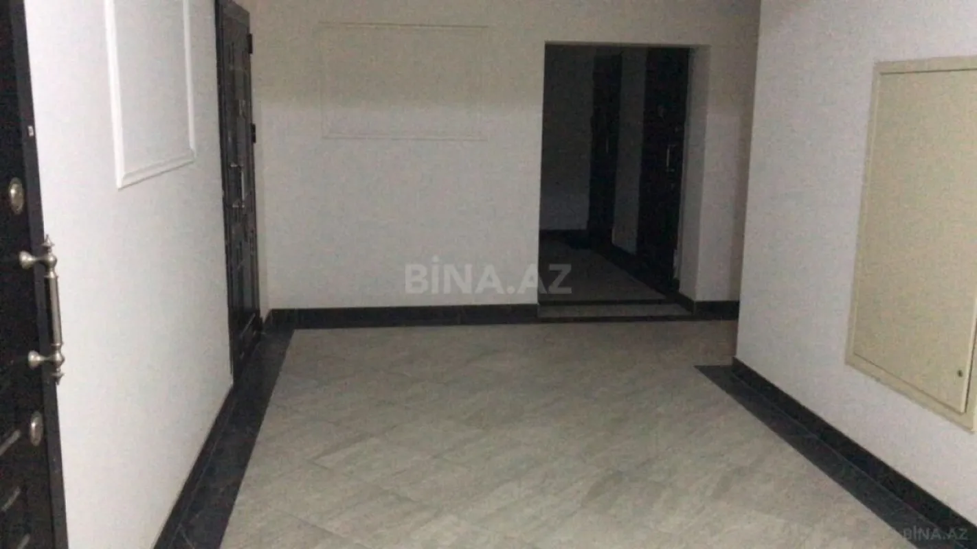 Satılır 4 otaqlı mənzil 176 m²