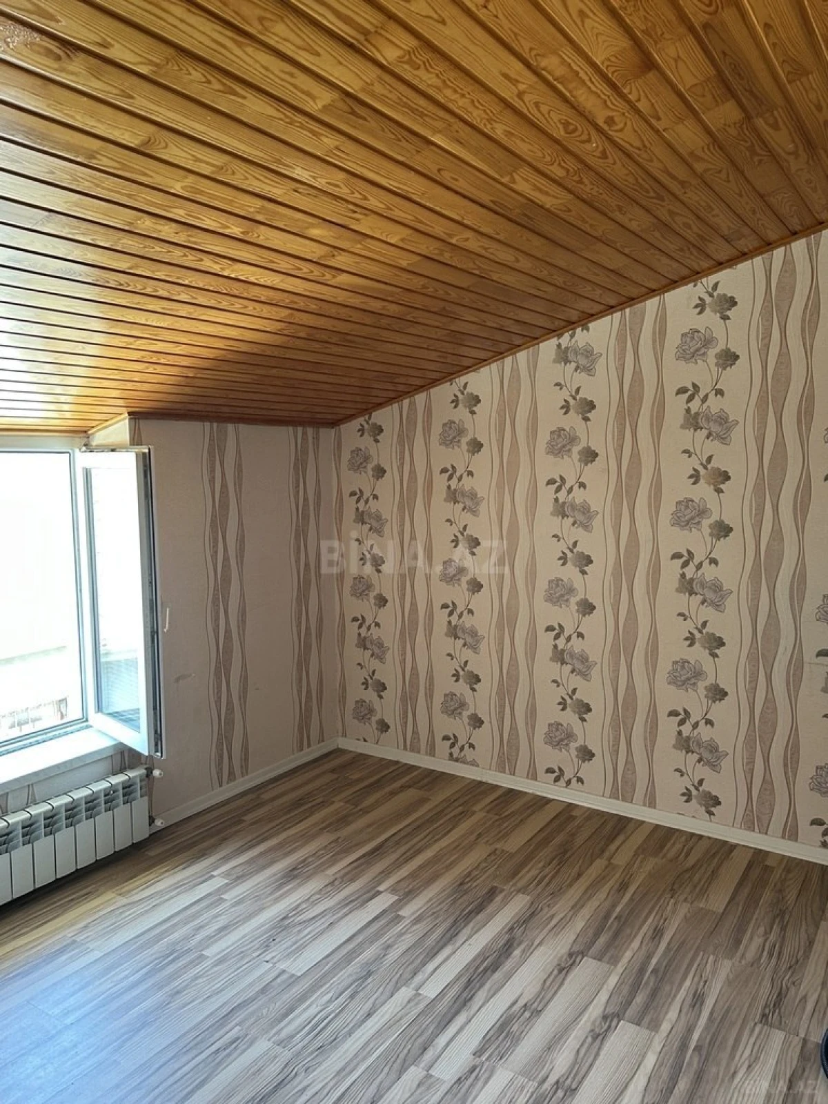 Satılır 8 otaqlı həyət evi 180 m²