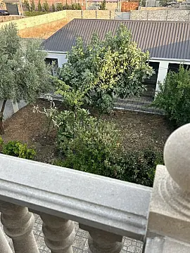 Satılır 8 otaqlı həyət evi 180 m²