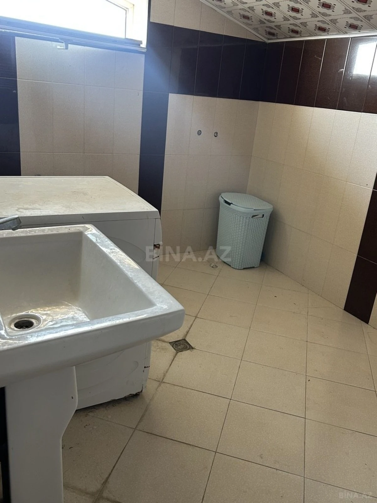 Satılır 8 otaqlı həyət evi 180 m²