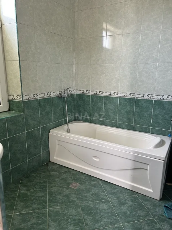 Satılır 8 otaqlı həyət evi 180 m²