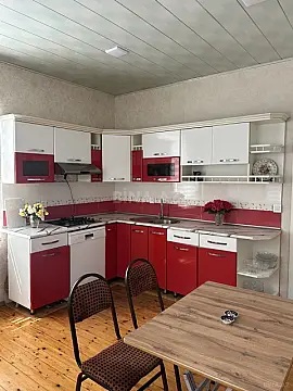 Satılır 8 otaqlı həyət evi 180 m²