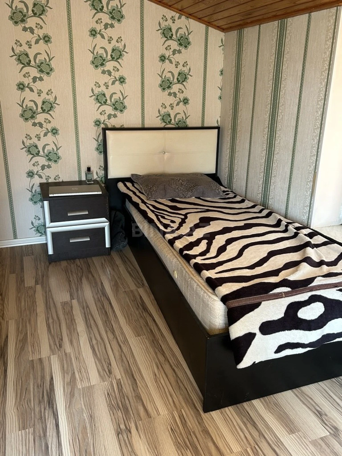 Satılır 8 otaqlı həyət evi 180 m²