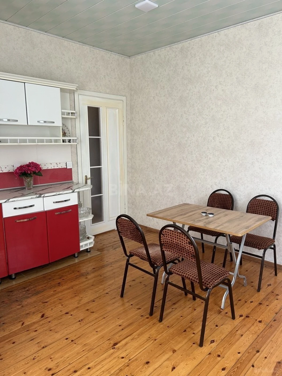 Satılır 8 otaqlı həyət evi 180 m²