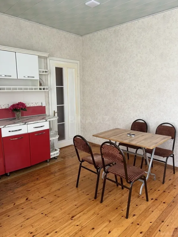 Satılır 8 otaqlı həyət evi 180 m²