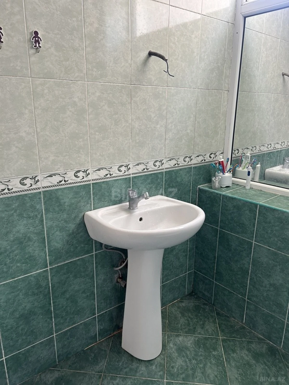 Satılır 8 otaqlı həyət evi 180 m²