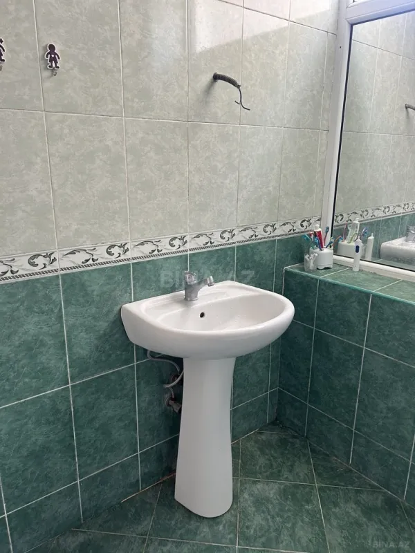 Satılır 8 otaqlı həyət evi 180 m²