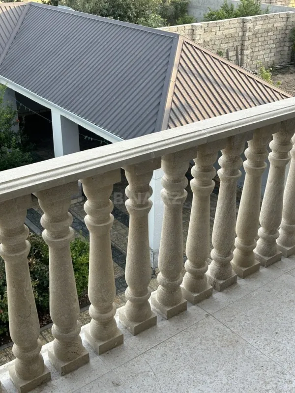 Satılır 8 otaqlı həyət evi 180 m²