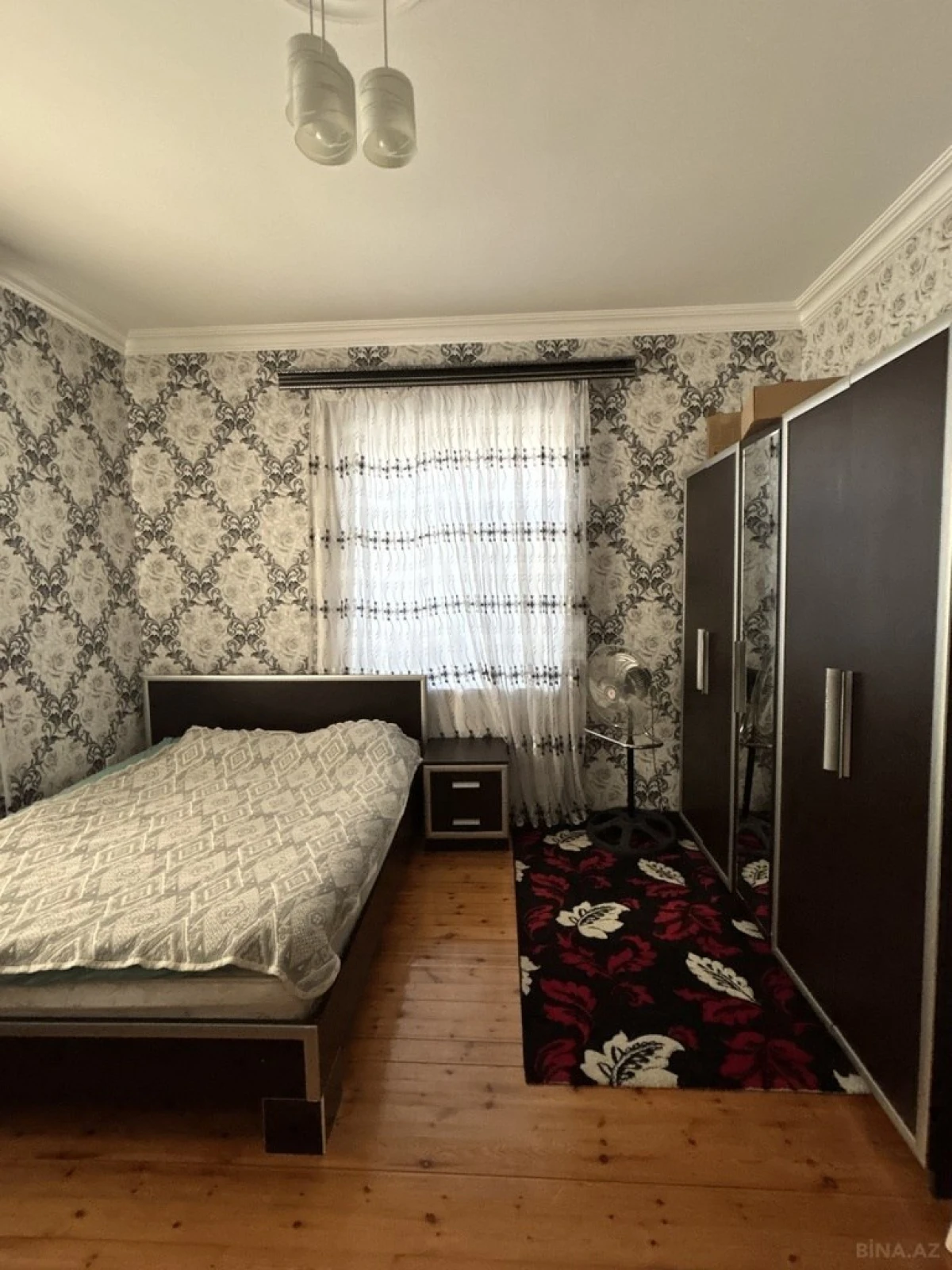 Satılır 8 otaqlı həyət evi 180 m²