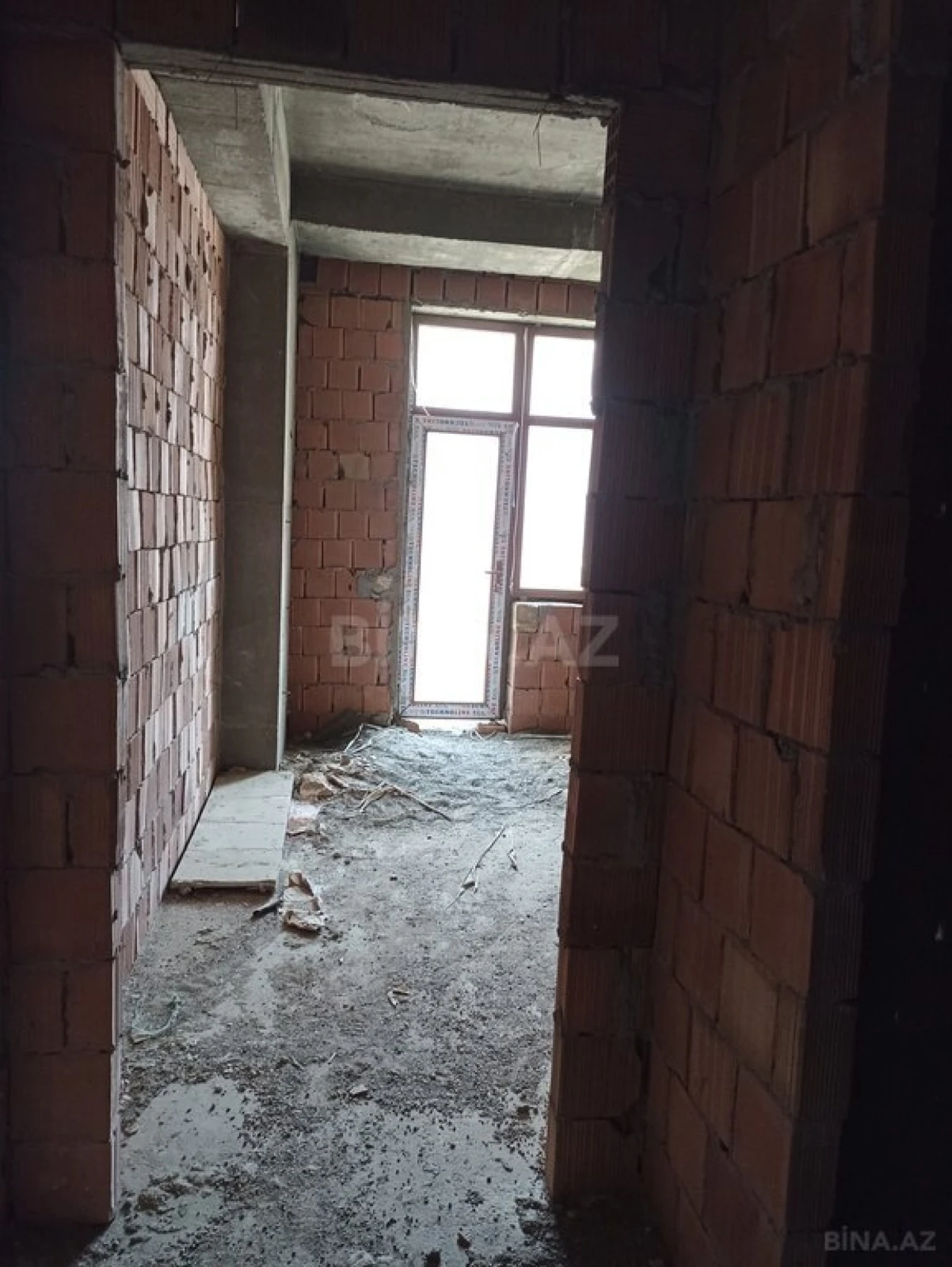 Satılır 1 otaqlı mənzil 69 m²