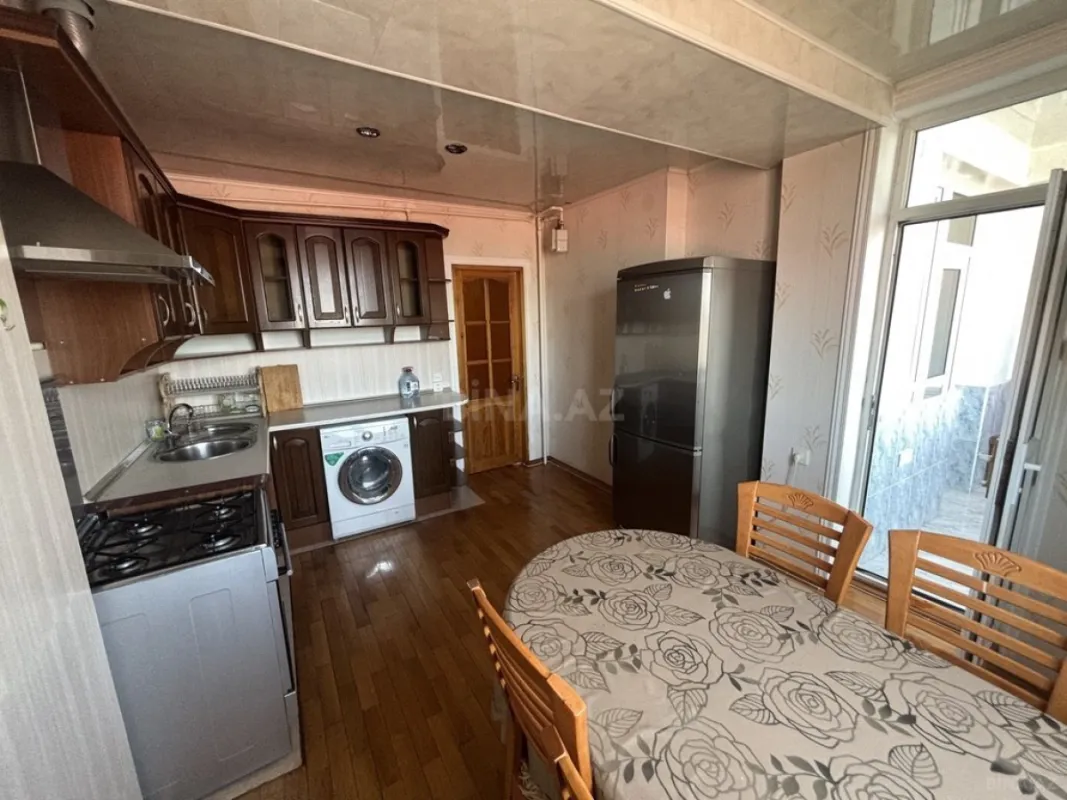 Kirayə verilir 2 otaqlı mənzil 85 m²
