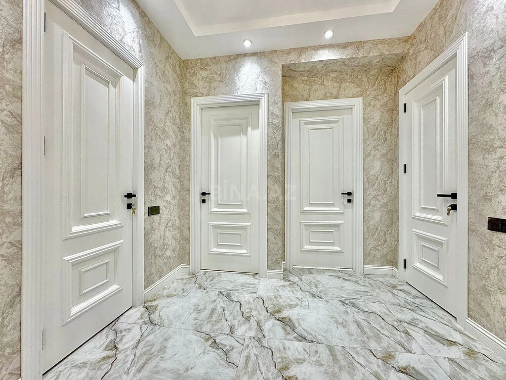 Satılır 2 otaqlı mənzil 71 m²