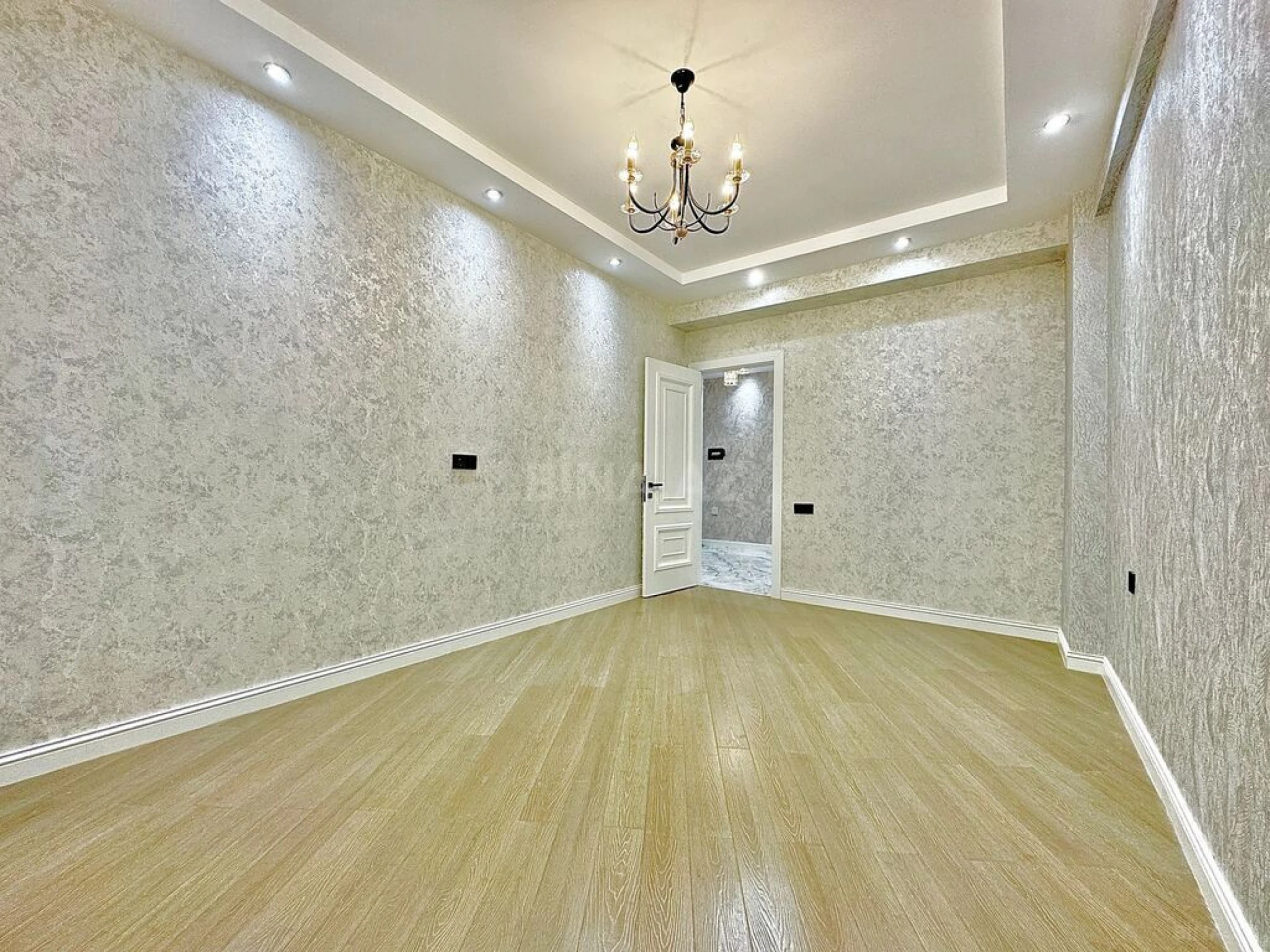 Satılır 2 otaqlı mənzil 71 m²