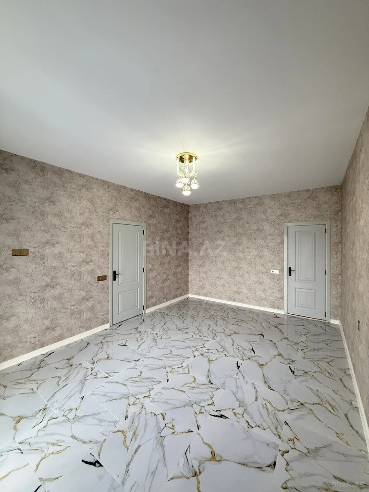 Satılır 5 otaqlı həyət evi 200 m²