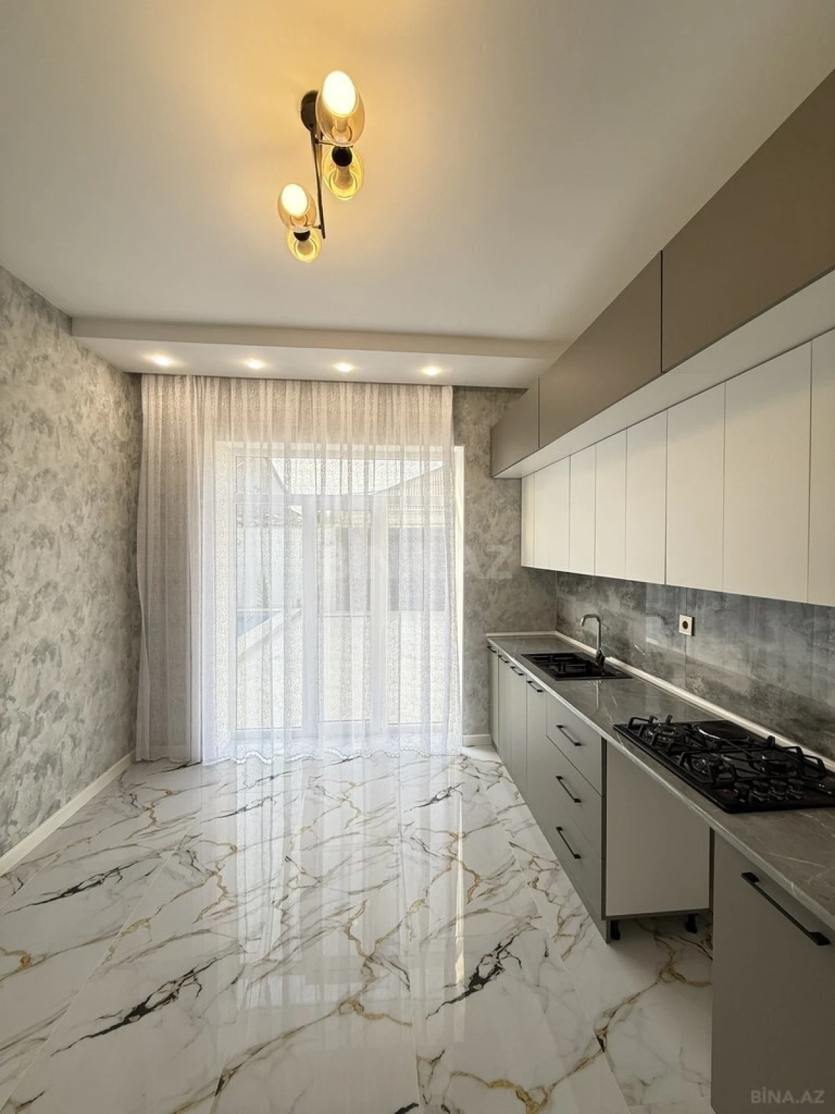 Satılır 5 otaqlı həyət evi 200 m²