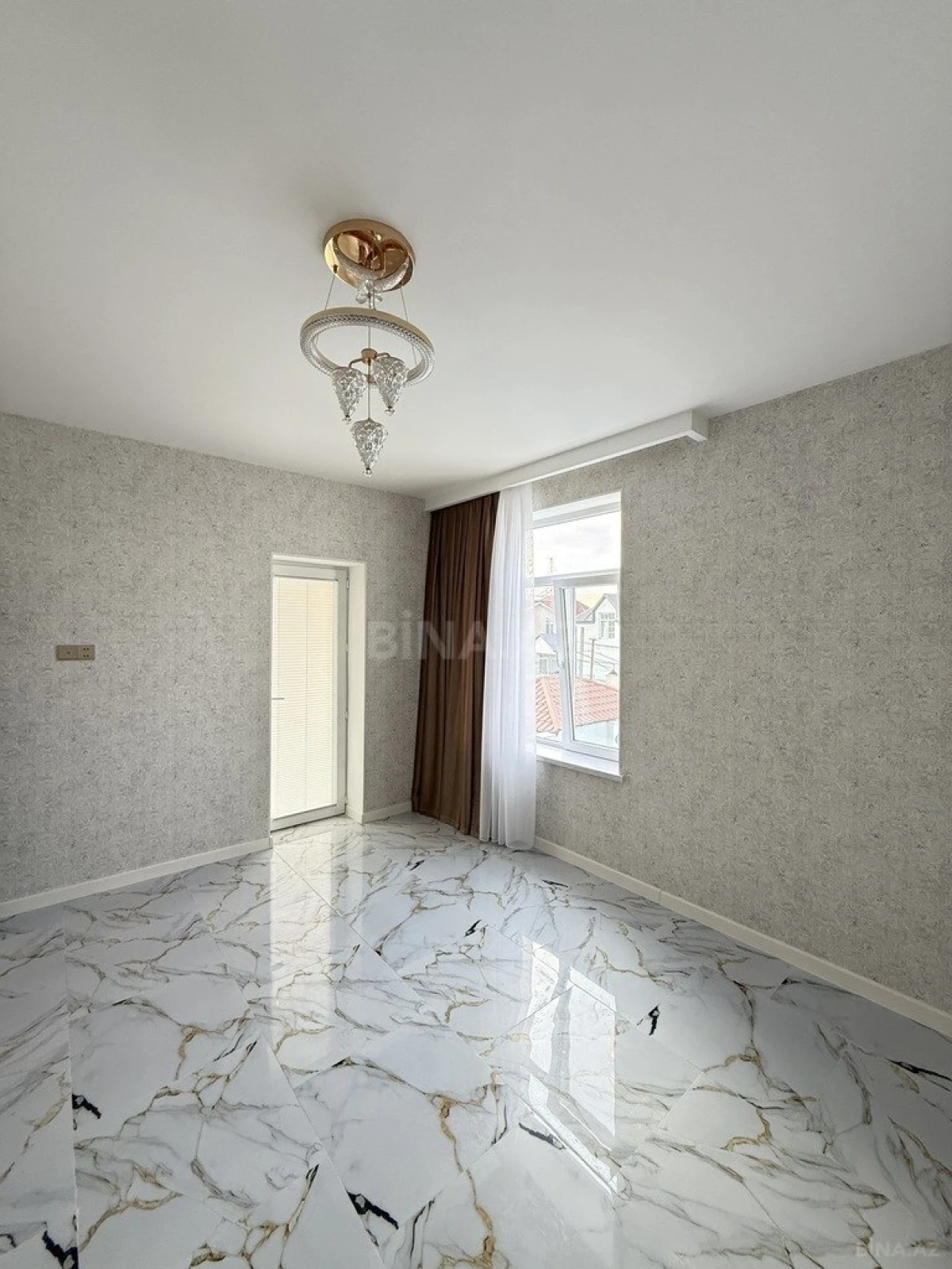 Satılır 5 otaqlı həyət evi 200 m²