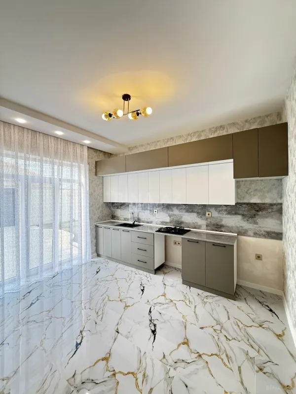 Satılır 5 otaqlı həyət evi 200 m²