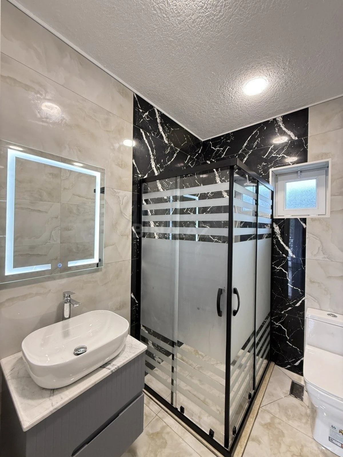 Satılır 5 otaqlı həyət evi 200 m²