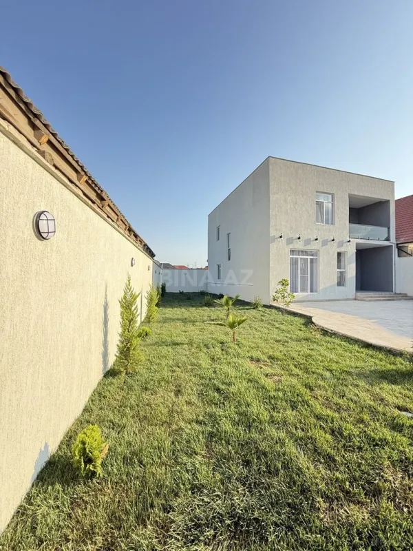 Satılır 5 otaqlı həyət evi 200 m²