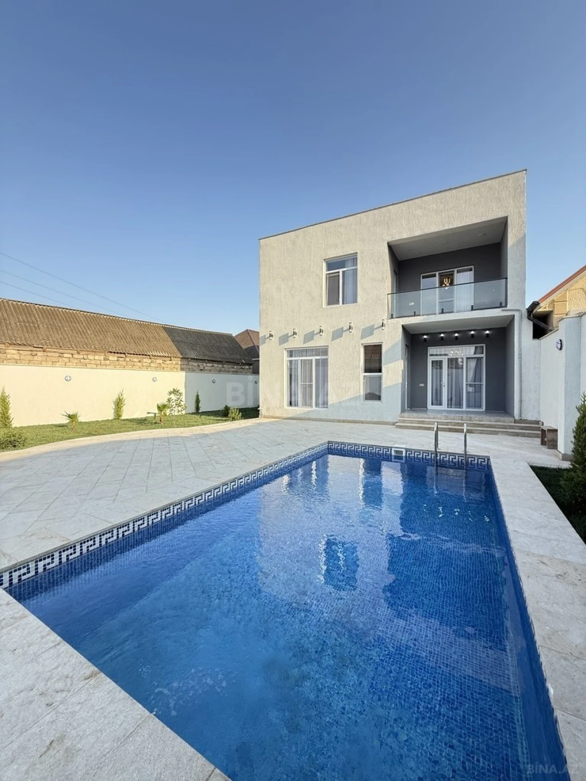 Satılır 5 otaqlı həyət evi 200 m²