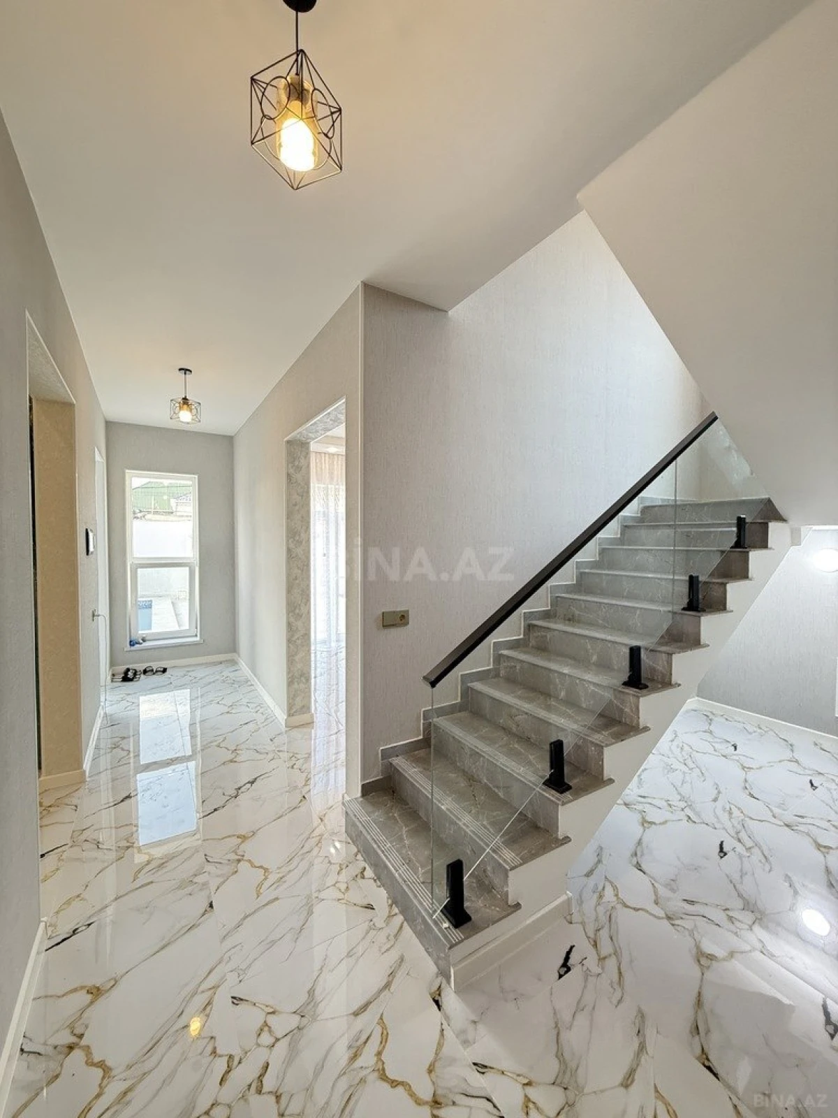 Satılır 5 otaqlı həyət evi 200 m²