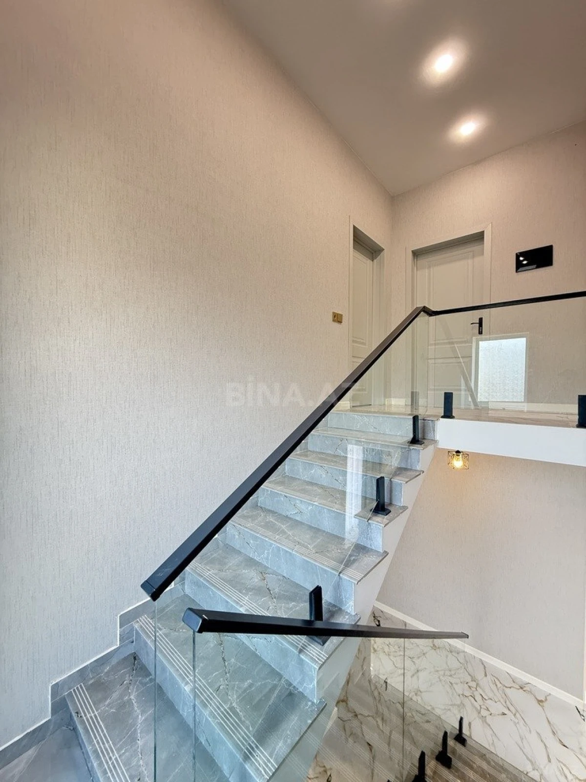 Satılır 5 otaqlı həyət evi 200 m²