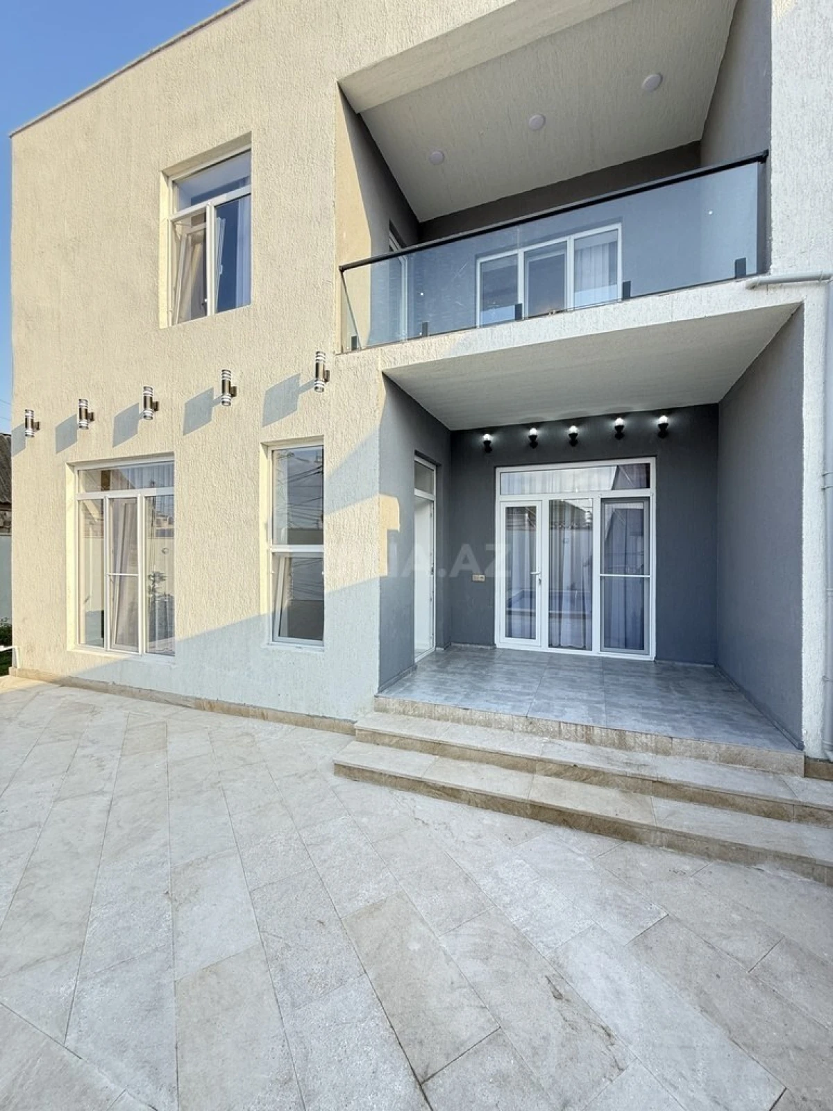 Satılır 5 otaqlı həyət evi 200 m²