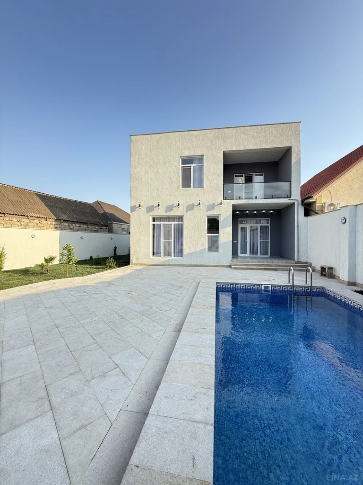 Satılır 5 otaqlı həyət evi 200 m²