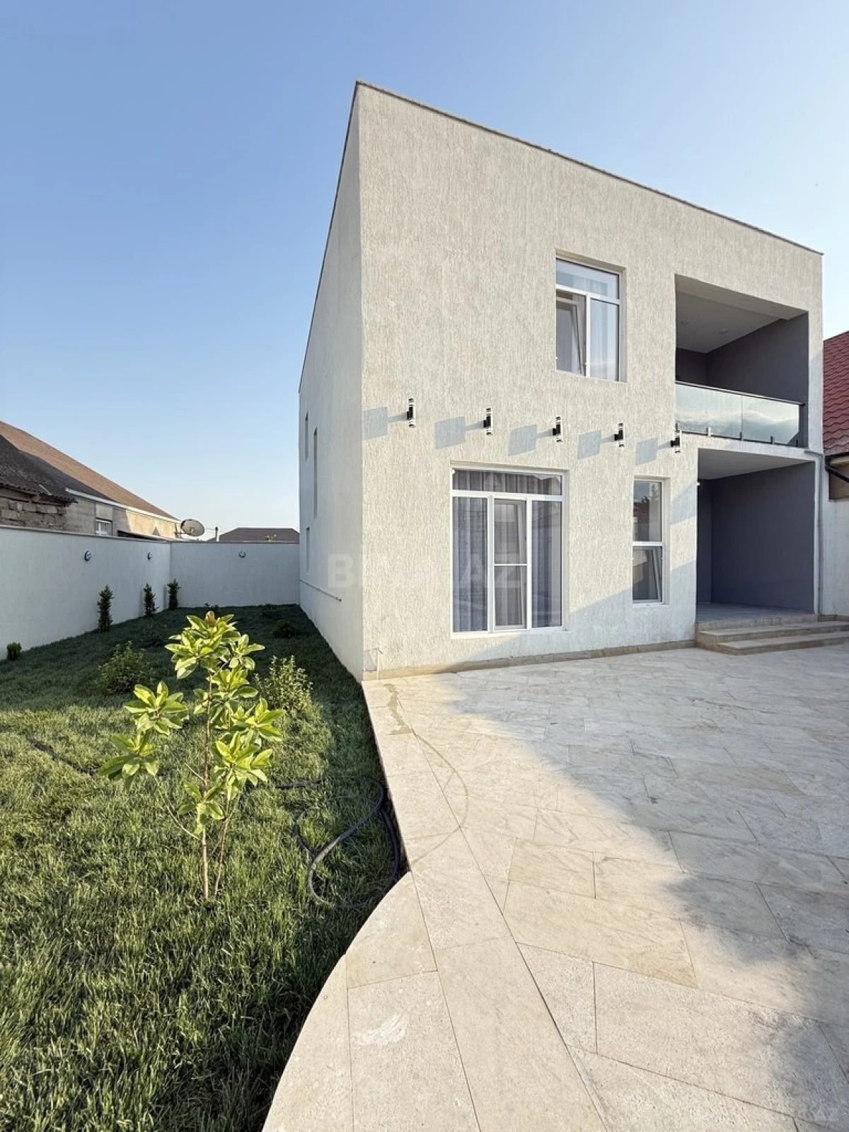 Satılır 5 otaqlı həyət evi 200 m²