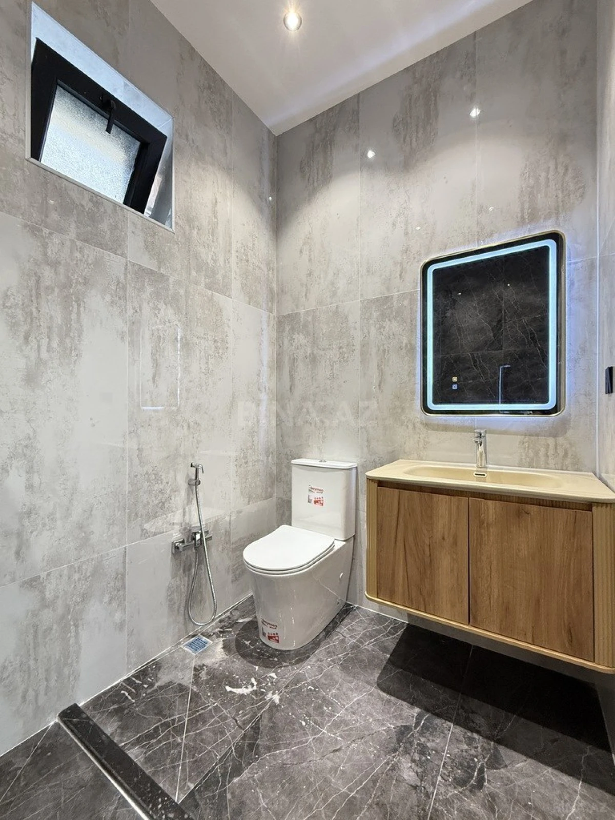 Satılır 4 otaqlı həyət evi 170 m²