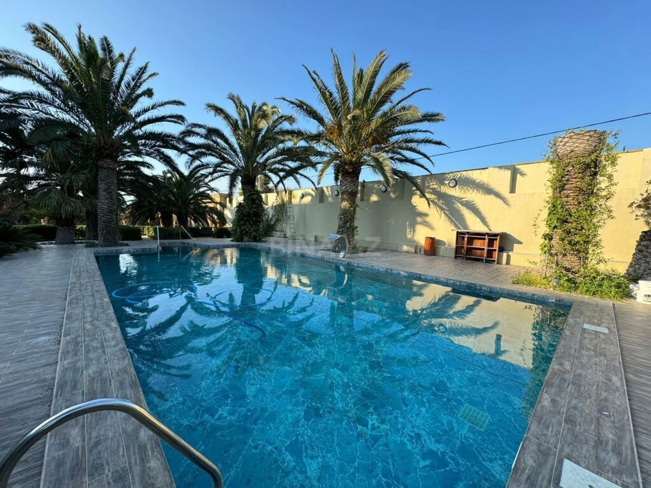 Kirayə verilir 6 otaqlı həyət evi 500 m²