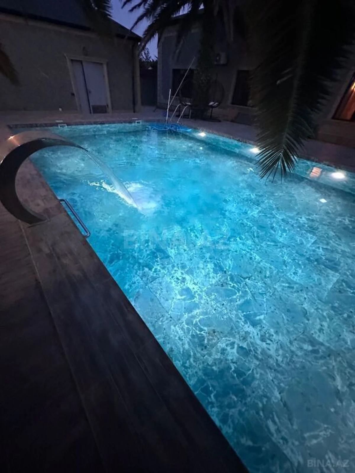 Kirayə verilir 6 otaqlı həyət evi 500 m²