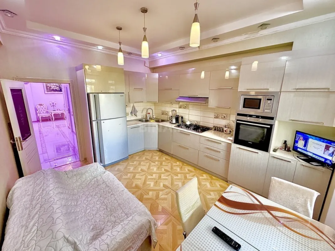 Satılır 3 otaqlı mənzil 120 m²