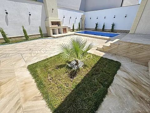 Satılır 4 otaqlı həyət evi 150 m²