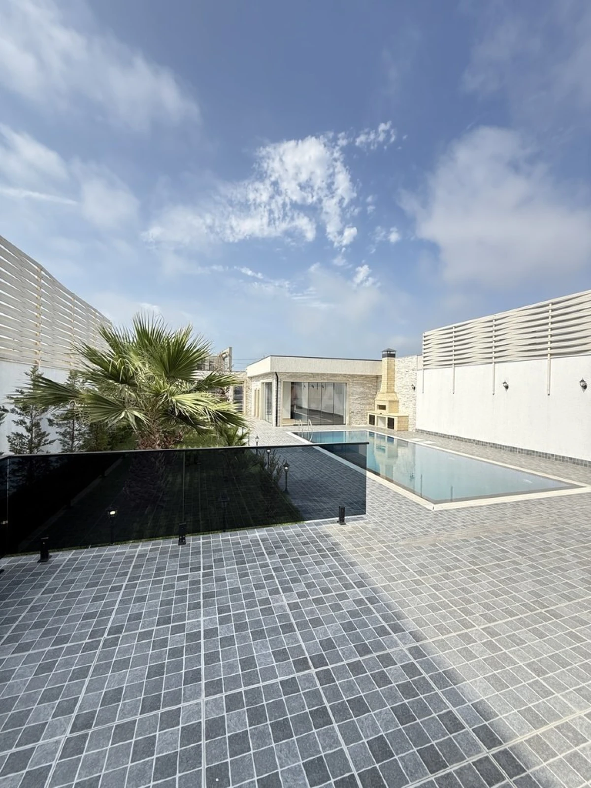 Satılır 6 otaqlı həyət evi 340 m²