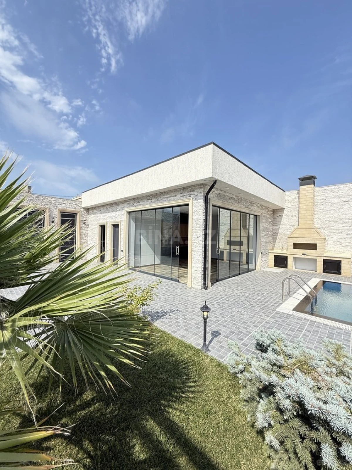 Satılır 6 otaqlı həyət evi 340 m²