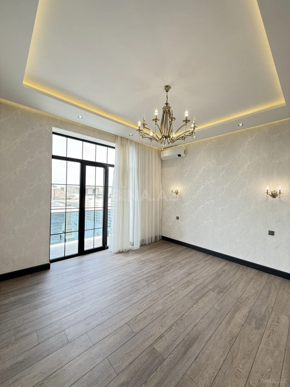 Satılır 6 otaqlı həyət evi 340 m²