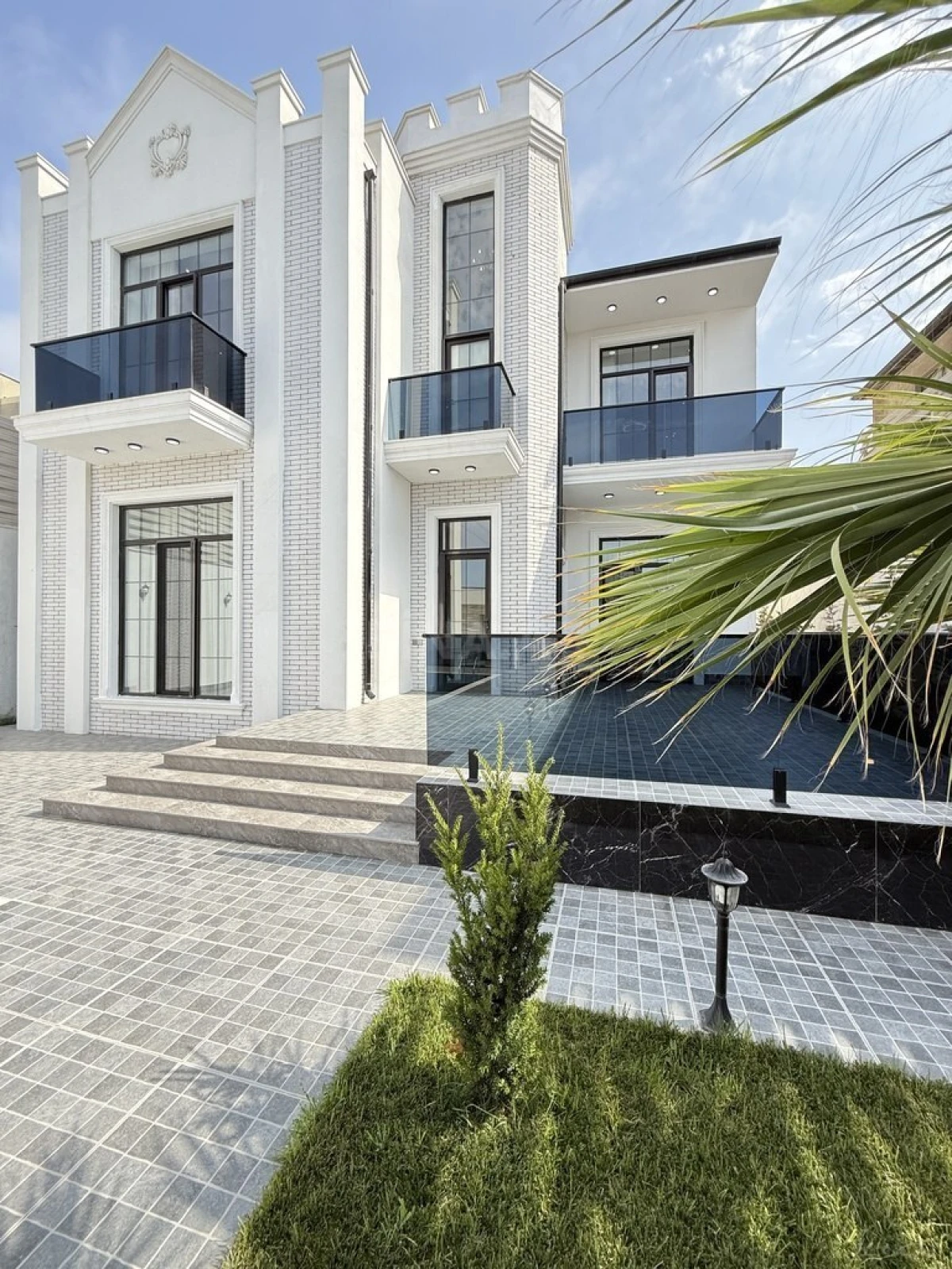 Satılır 6 otaqlı həyət evi 340 m²