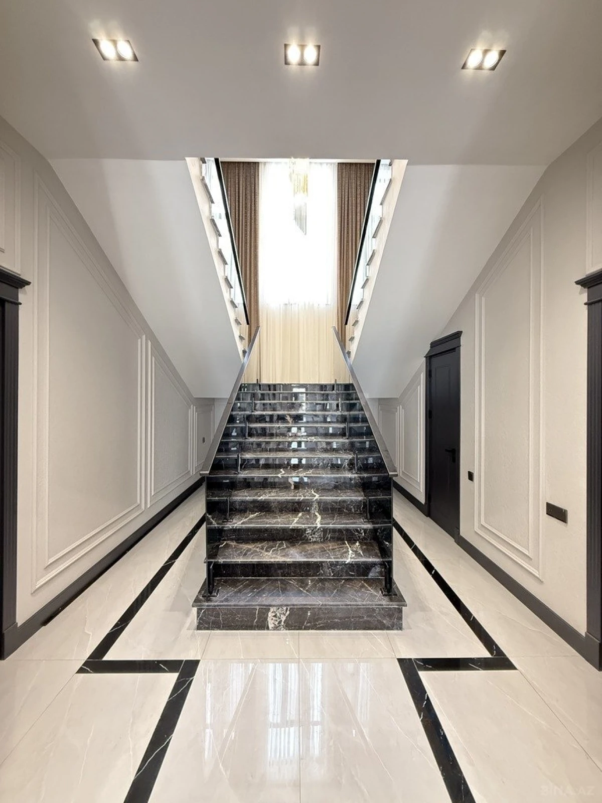 Satılır 6 otaqlı həyət evi 340 m²