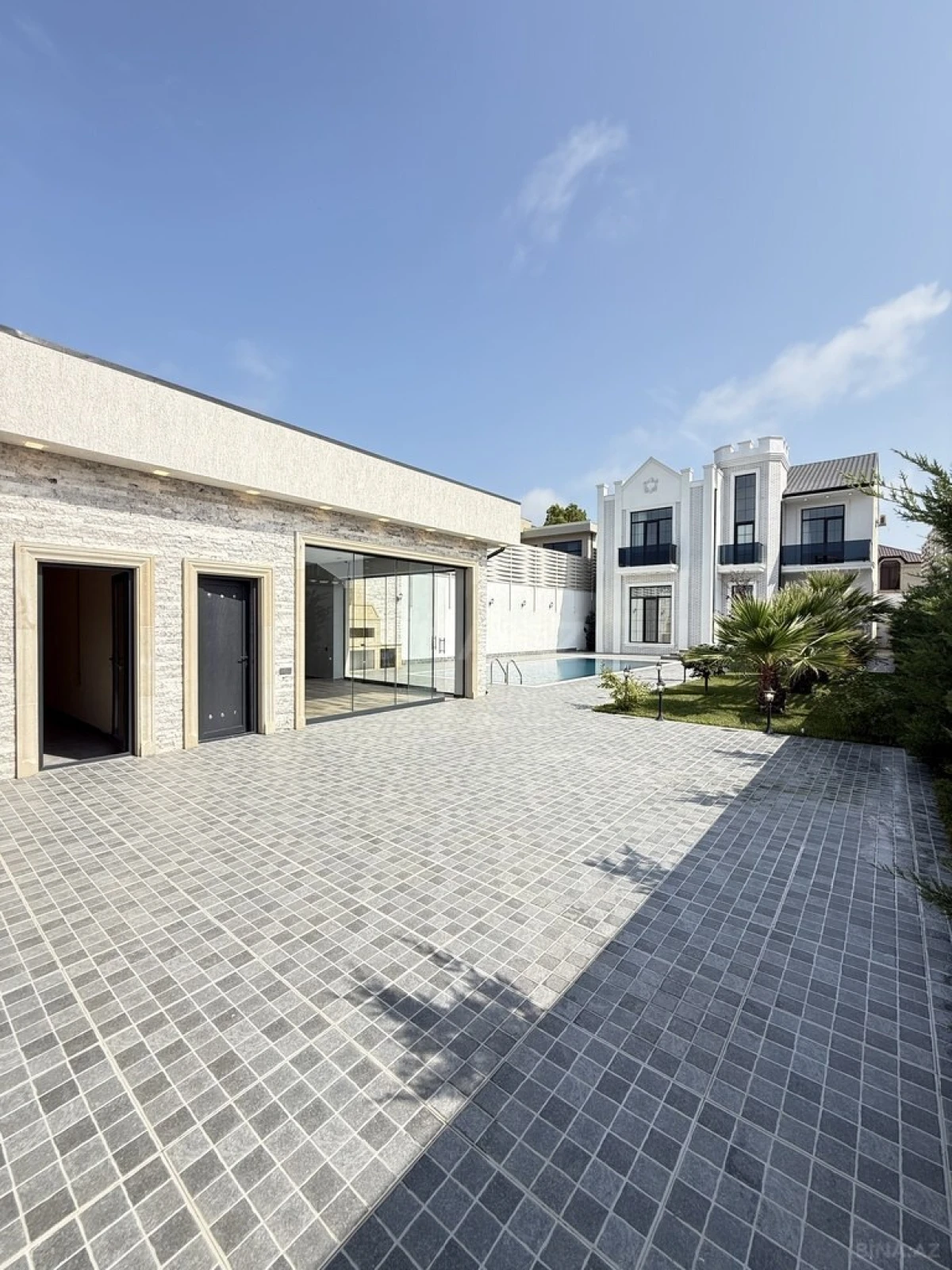 Satılır 6 otaqlı həyət evi 340 m²