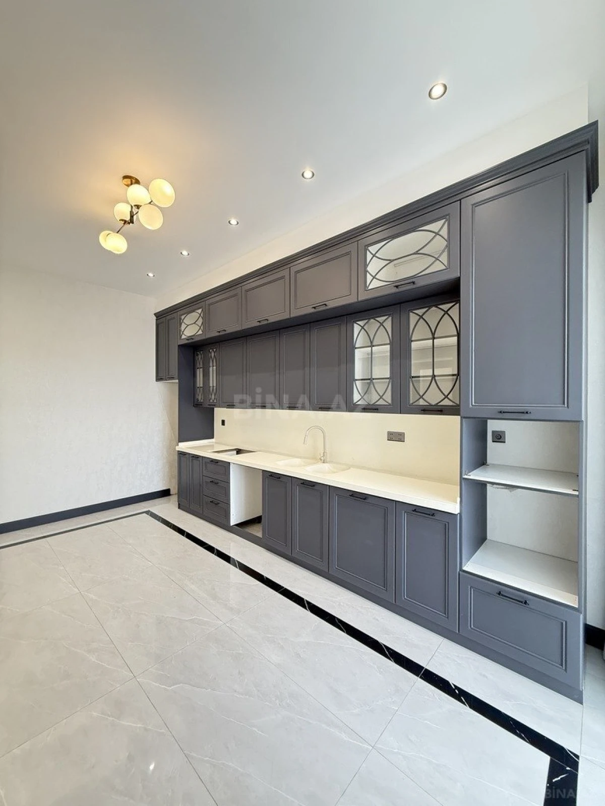 Satılır 6 otaqlı həyət evi 340 m²