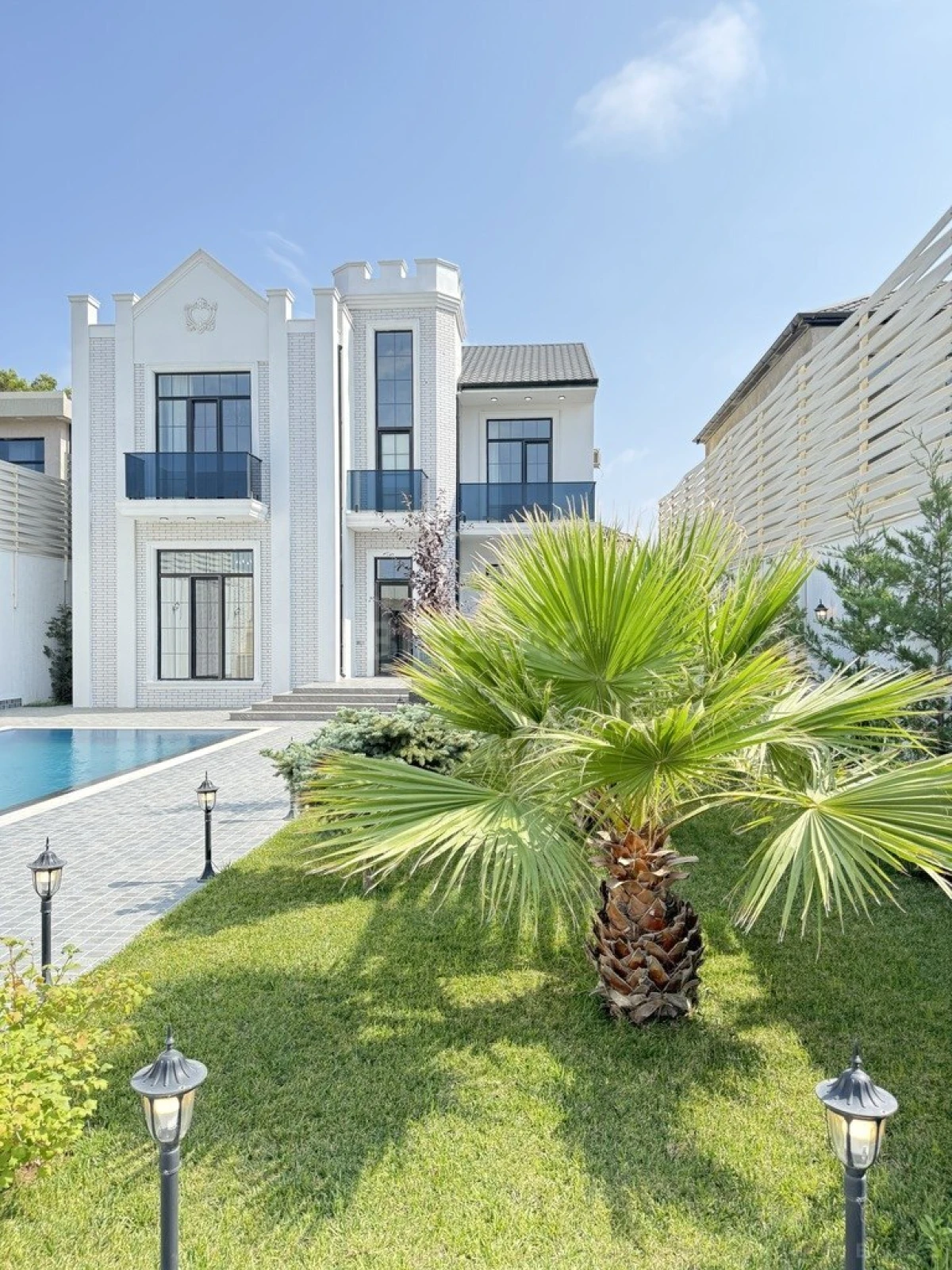 Satılır 6 otaqlı həyət evi 340 m²