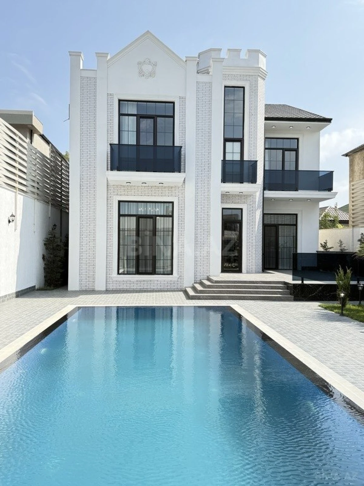 Satılır 6 otaqlı həyət evi 340 m²