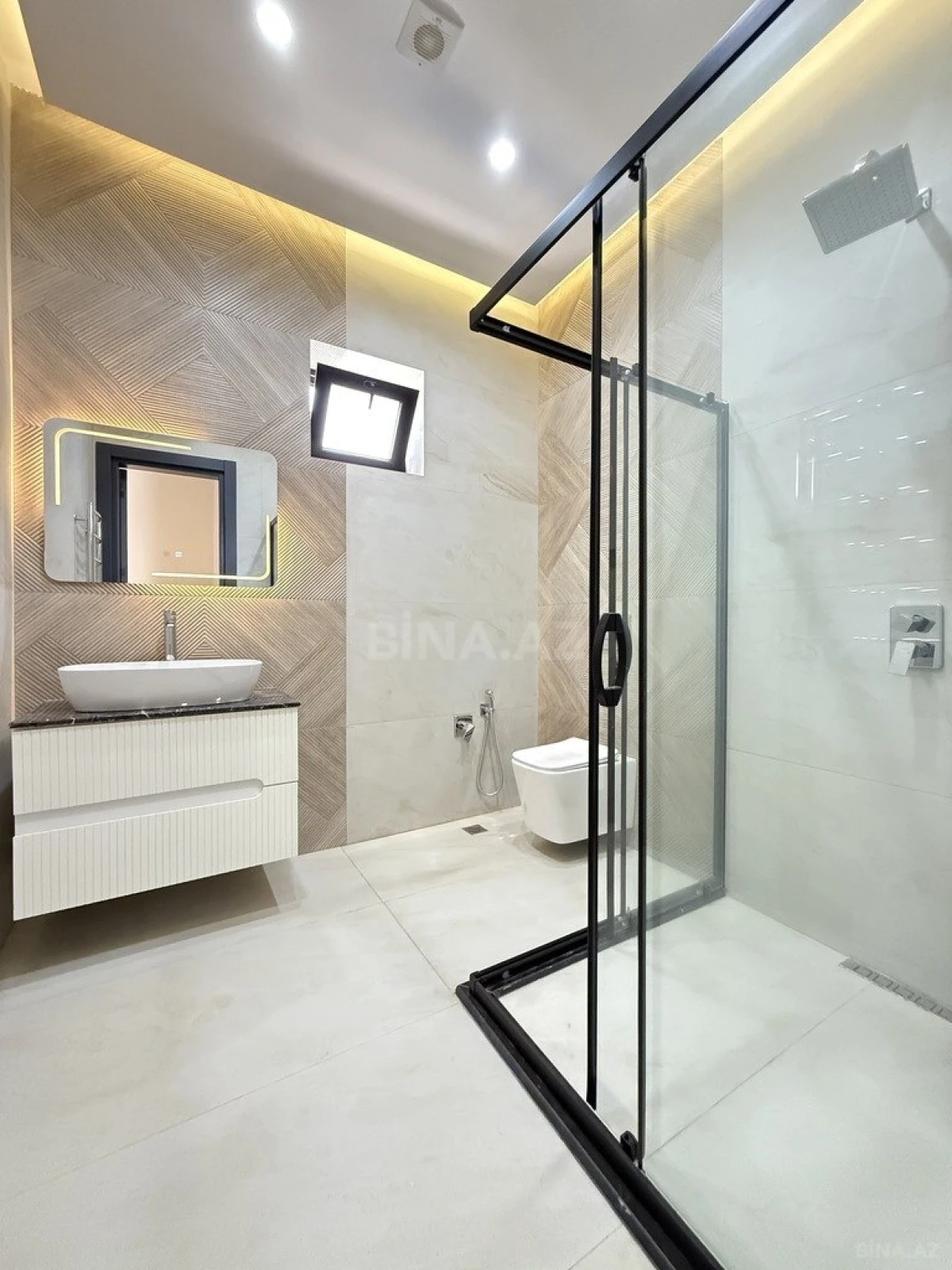 Satılır 6 otaqlı həyət evi 340 m²