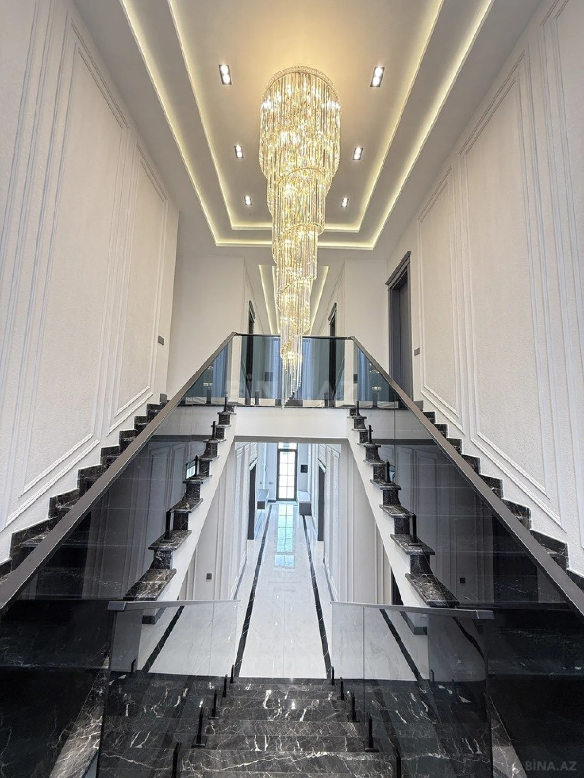 Satılır 6 otaqlı həyət evi 340 m²