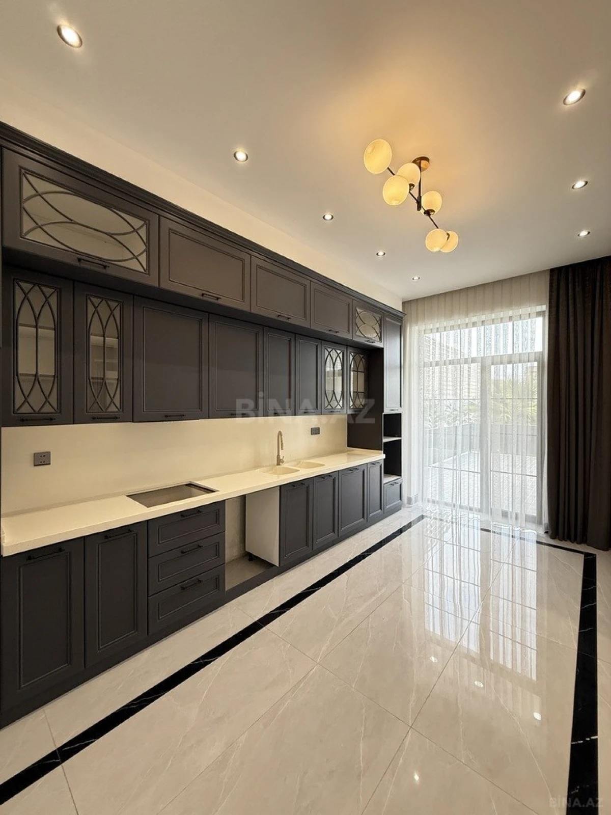 Satılır 6 otaqlı həyət evi 340 m²
